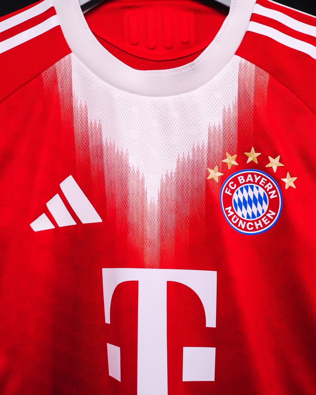 FC Bayern Munich 2025/26 Home Jersey [Player Version]